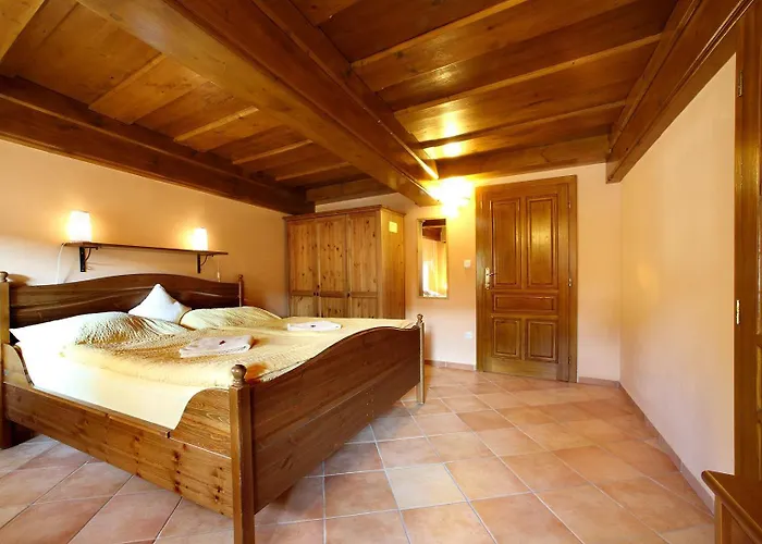 乌米拉库膳食公寓